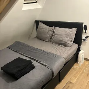 Appartement Petit A Proximite Des Galeries Lafayette, Paris
