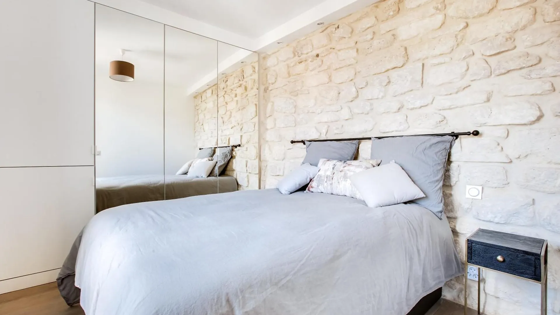 Appartement Volontaire à Paris
